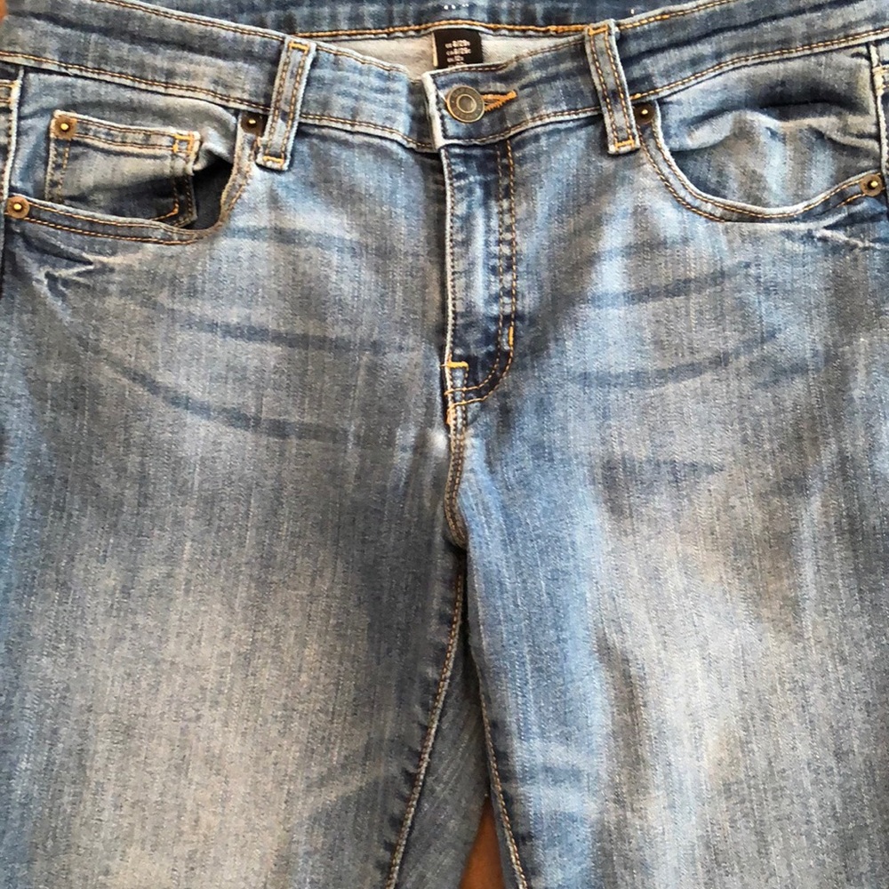 Gap mid rise jeggings, light wash. Great condition